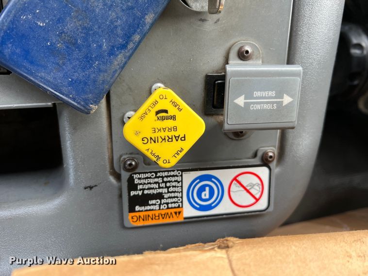 image for item MM9087 2005 GMC T7500  street sweeper truck