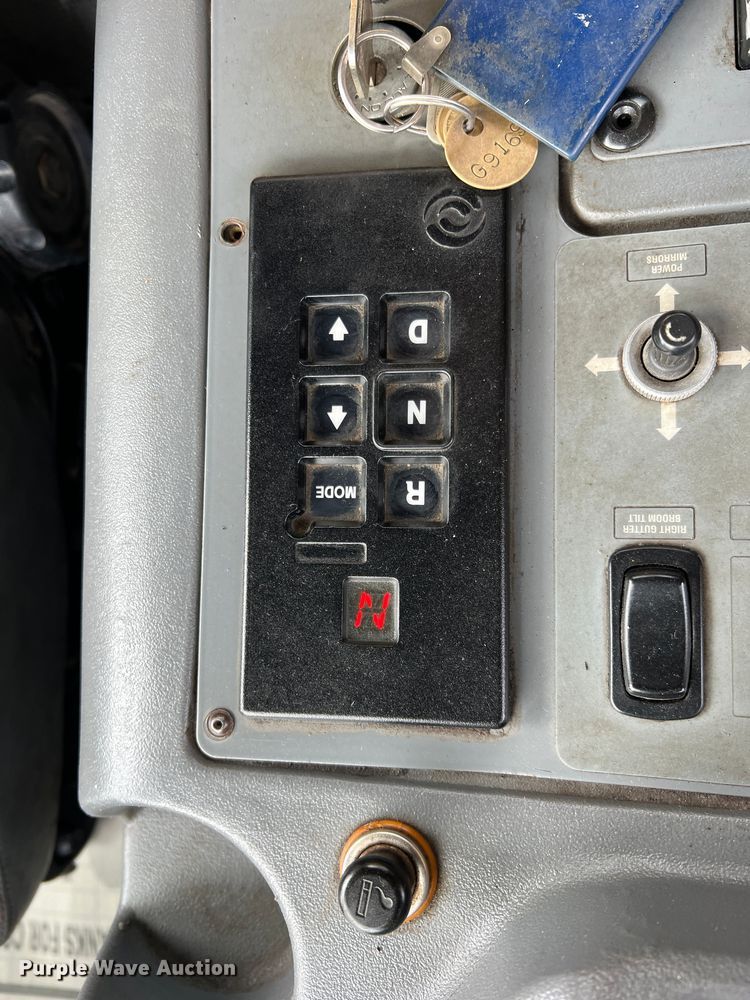 image for item MM9087 2005 GMC T7500  street sweeper truck