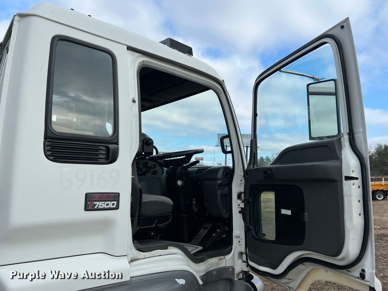 image for item MM9087 2005 GMC T7500  street sweeper truck