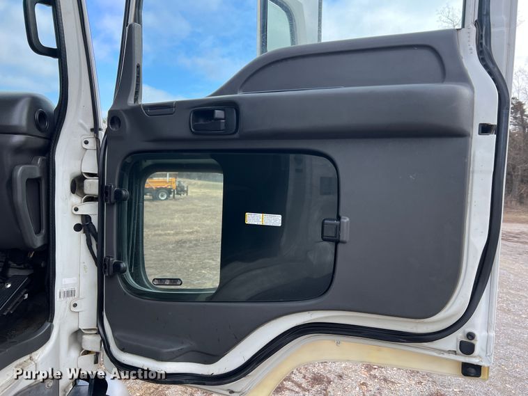 image for item MM9087 2005 GMC T7500  street sweeper truck