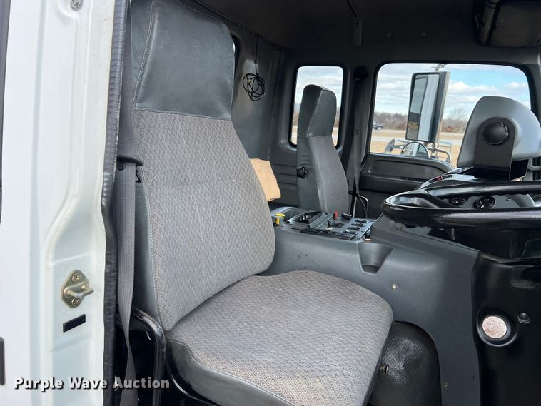 image for item MM9087 2005 GMC T7500  street sweeper truck