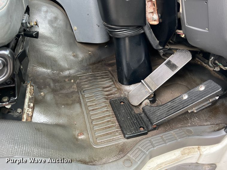 image for item MM9087 2005 GMC T7500  street sweeper truck