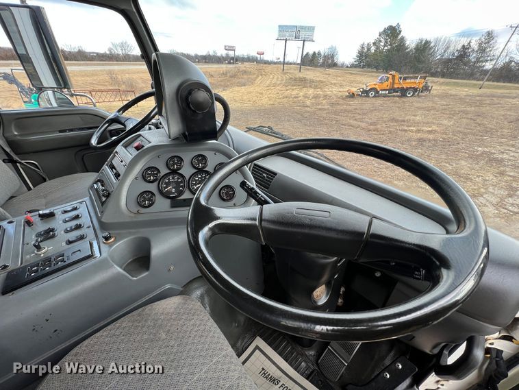 image for item MM9087 2005 GMC T7500  street sweeper truck