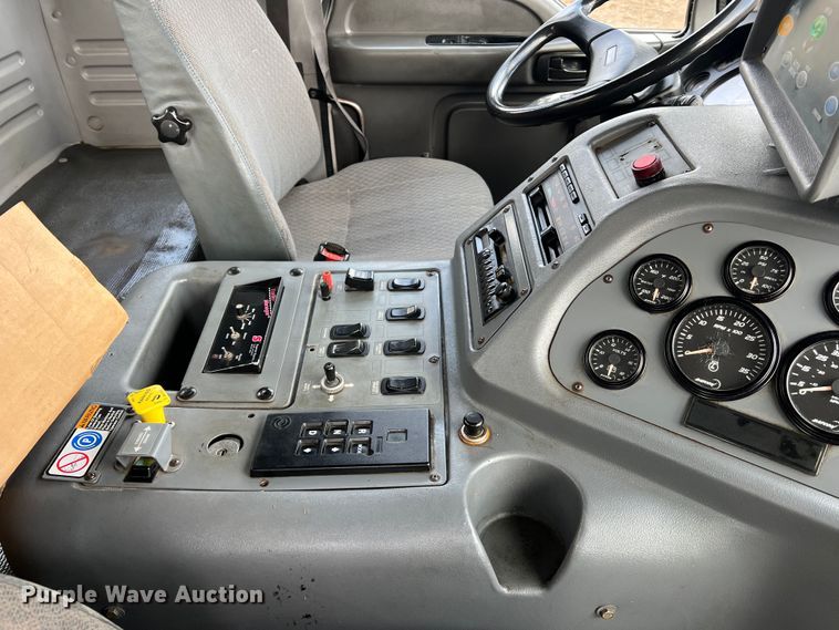 image for item MM9087 2005 GMC T7500  street sweeper truck