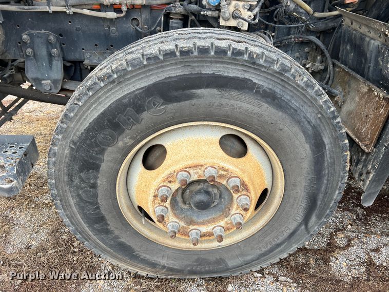 image for item MM9087 2005 GMC T7500  street sweeper truck