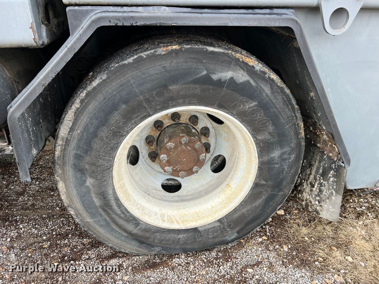 image for item MM9087 2005 GMC T7500  street sweeper truck