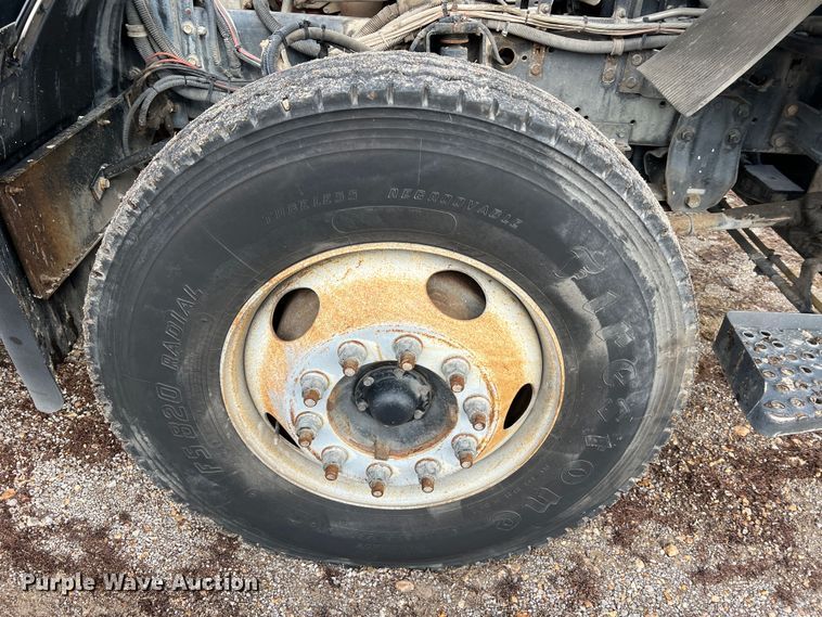 image for item MM9087 2005 GMC T7500  street sweeper truck