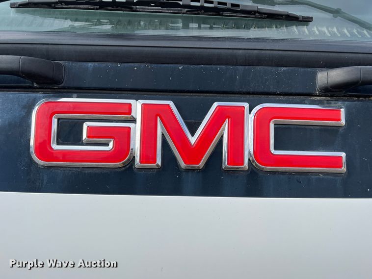 image for item MM9087 2005 GMC T7500  street sweeper truck