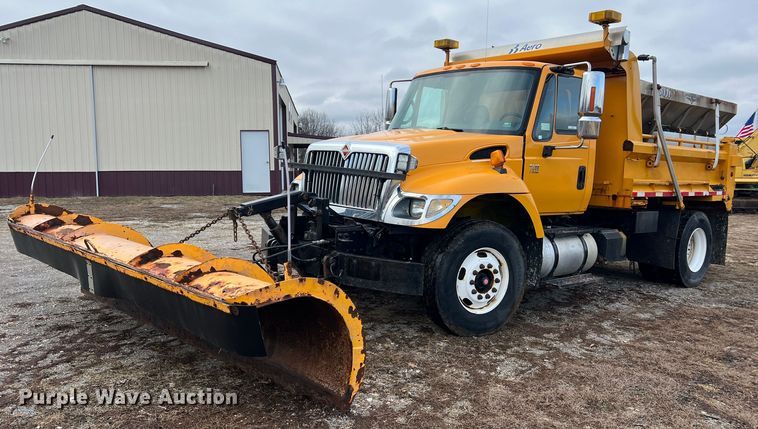 image for item MM9088 2006 International 7400  dump truck