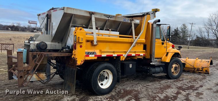 image for item MM9088 2006 International 7400  dump truck
