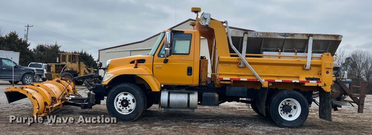 image for item MM9088 2006 International 7400  dump truck