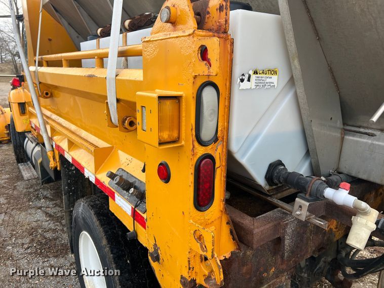 image for item MM9088 2006 International 7400  dump truck