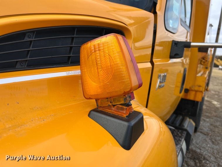 image for item MM9088 2006 International 7400  dump truck