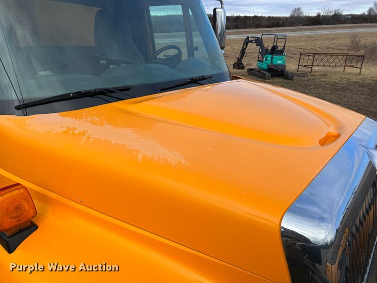 image for item MM9088 2006 International 7400  dump truck