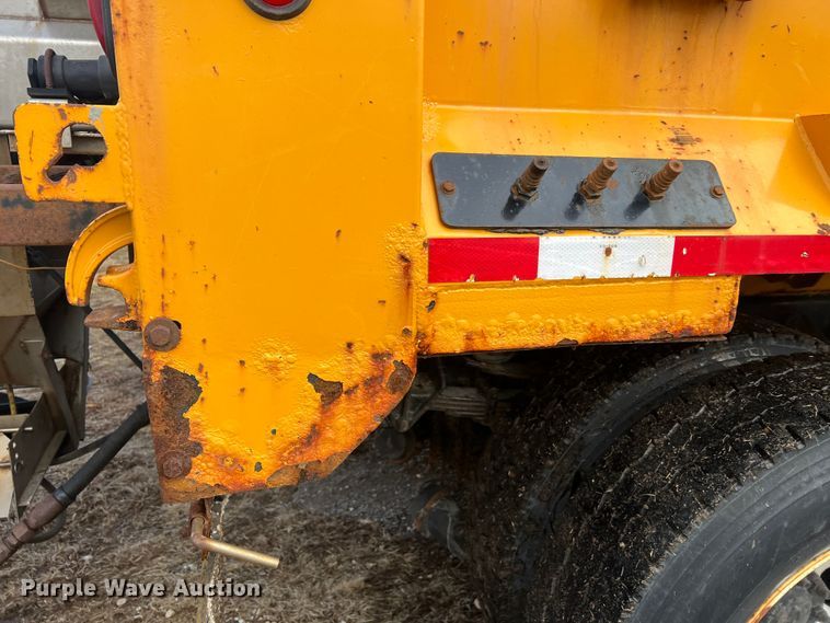 image for item MM9088 2006 International 7400  dump truck