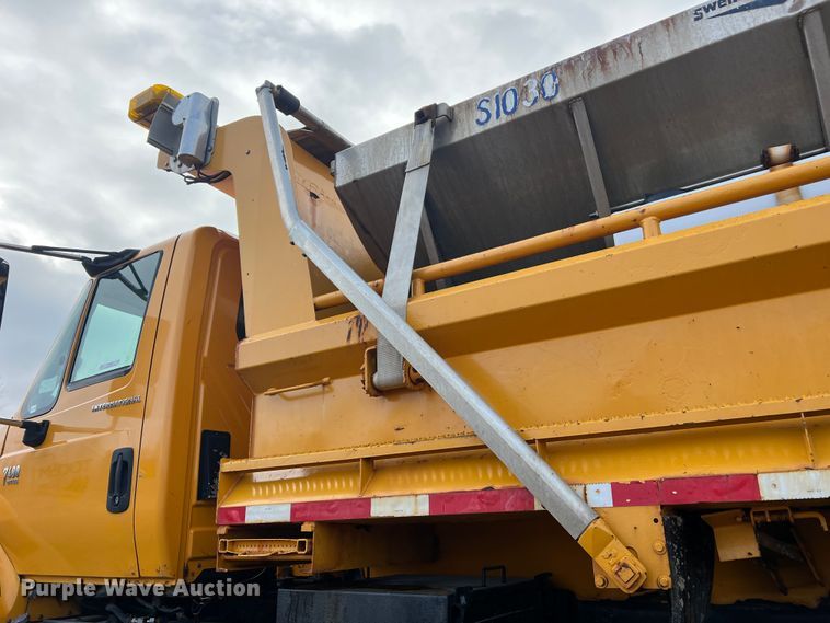 image for item MM9088 2006 International 7400  dump truck