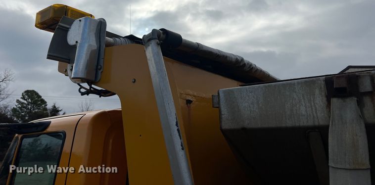 image for item MM9088 2006 International 7400  dump truck