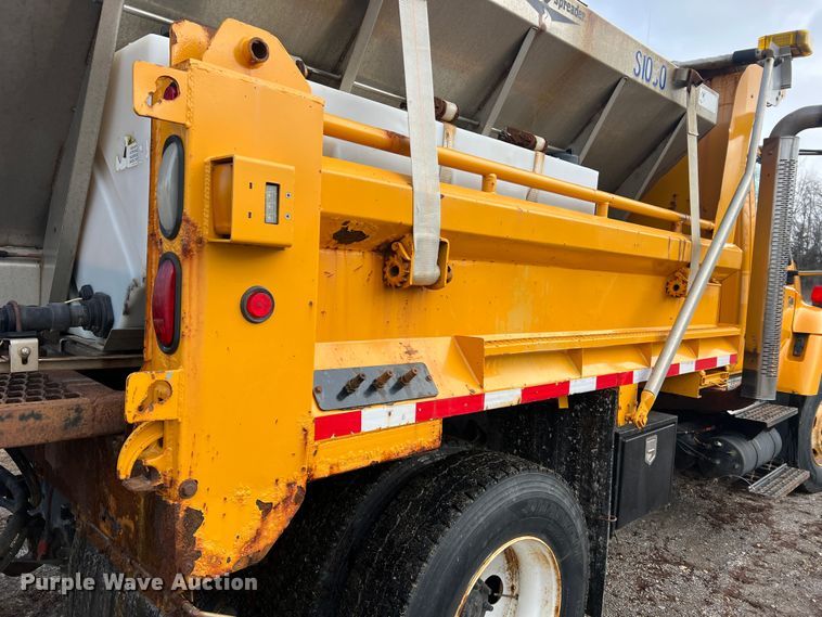 image for item MM9088 2006 International 7400  dump truck