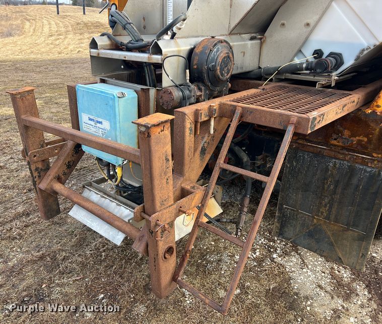 image for item MM9088 2006 International 7400  dump truck