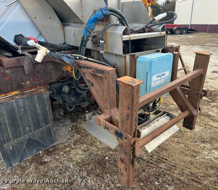 image for item MM9088 2006 International 7400  dump truck