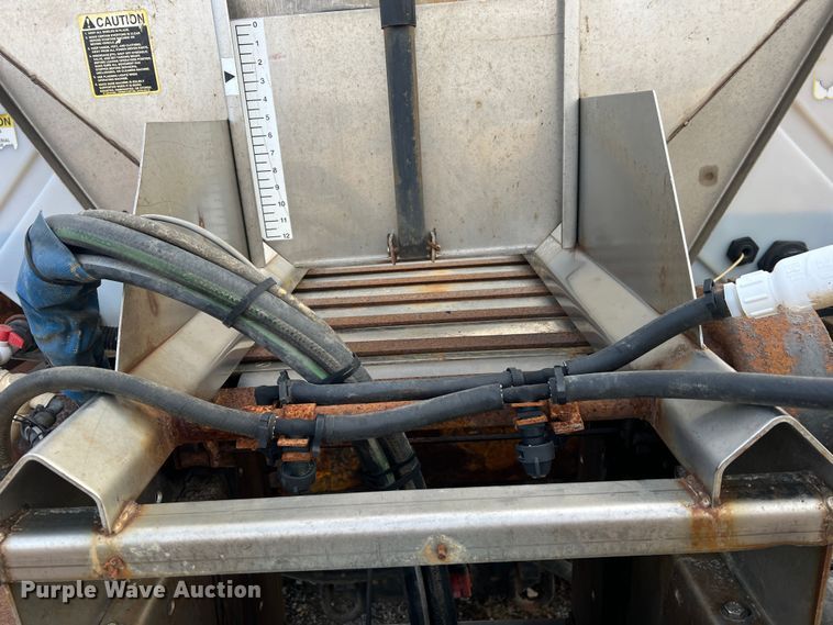 image for item MM9088 2006 International 7400  dump truck