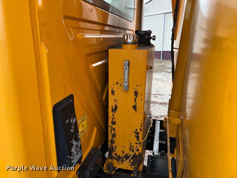 image for item MM9088 2006 International 7400  dump truck