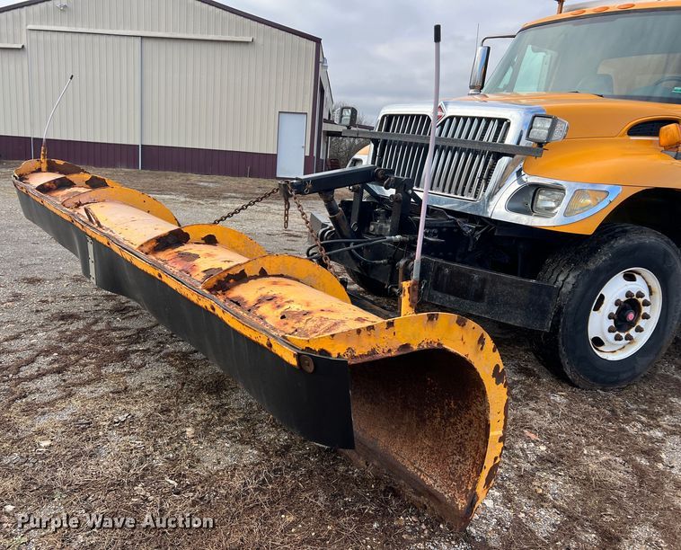 image for item MM9088 2006 International 7400  dump truck