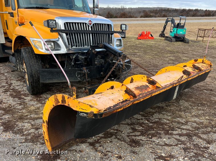 image for item MM9088 2006 International 7400  dump truck