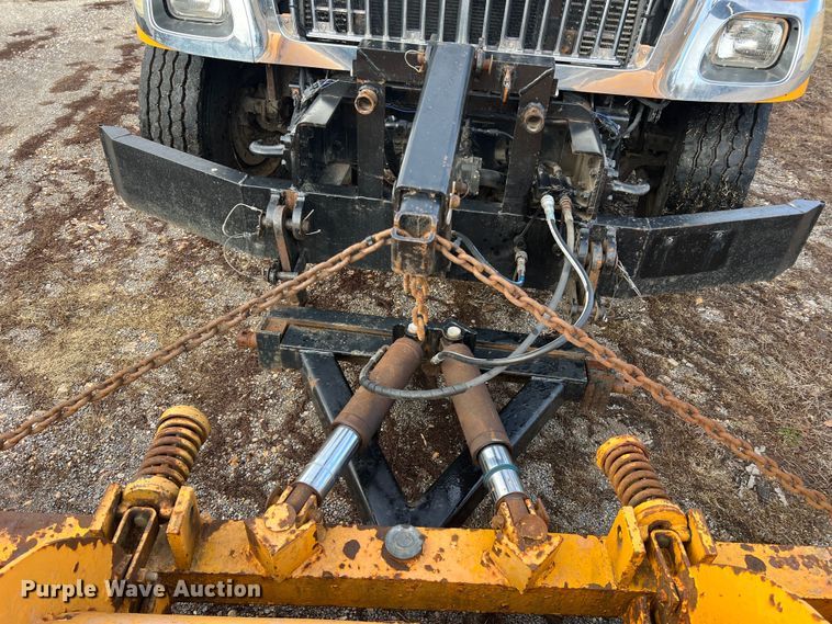 image for item MM9088 2006 International 7400  dump truck