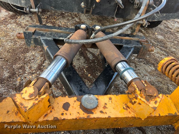 image for item MM9088 2006 International 7400  dump truck