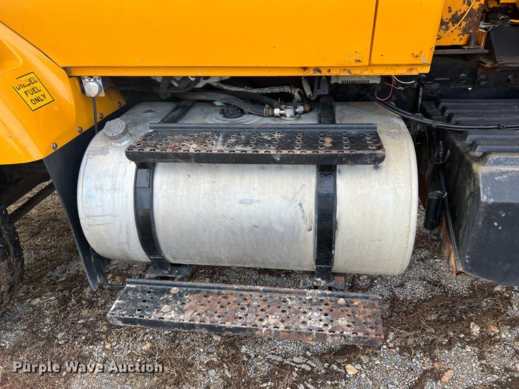 image for item MM9088 2006 International 7400  dump truck