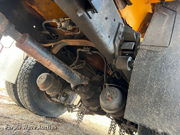 image for item MM9088 2006 International 7400  dump truck