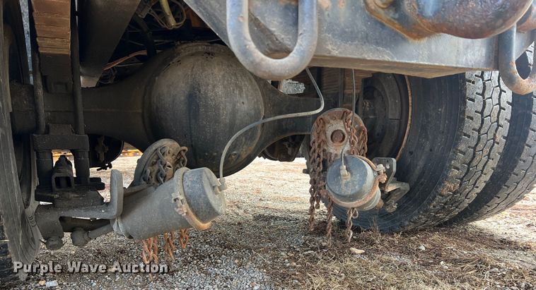 image for item MM9088 2006 International 7400  dump truck