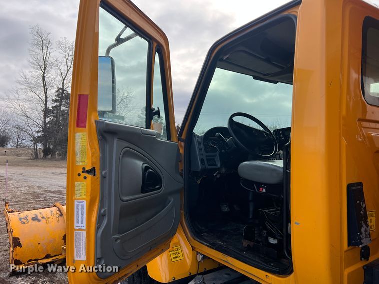 image for item MM9088 2006 International 7400  dump truck