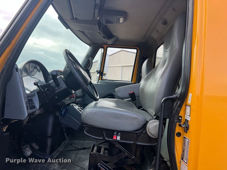 image for item MM9088 2006 International 7400  dump truck