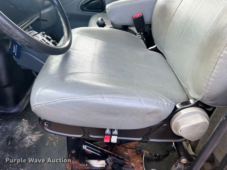 image for item MM9088 2006 International 7400  dump truck