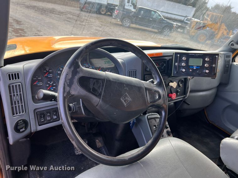 image for item MM9088 2006 International 7400  dump truck