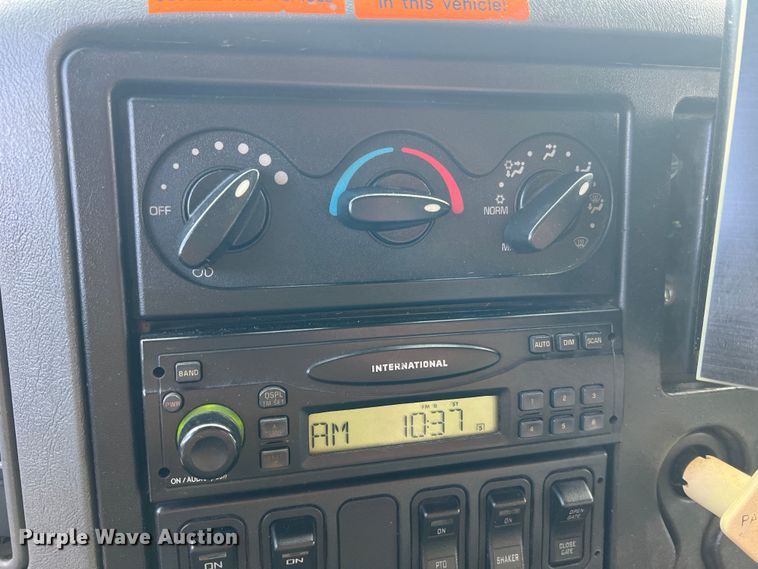 image for item MM9088 2006 International 7400  dump truck