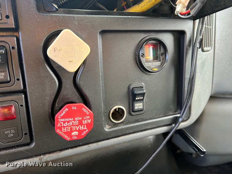 image for item MM9088 2006 International 7400  dump truck