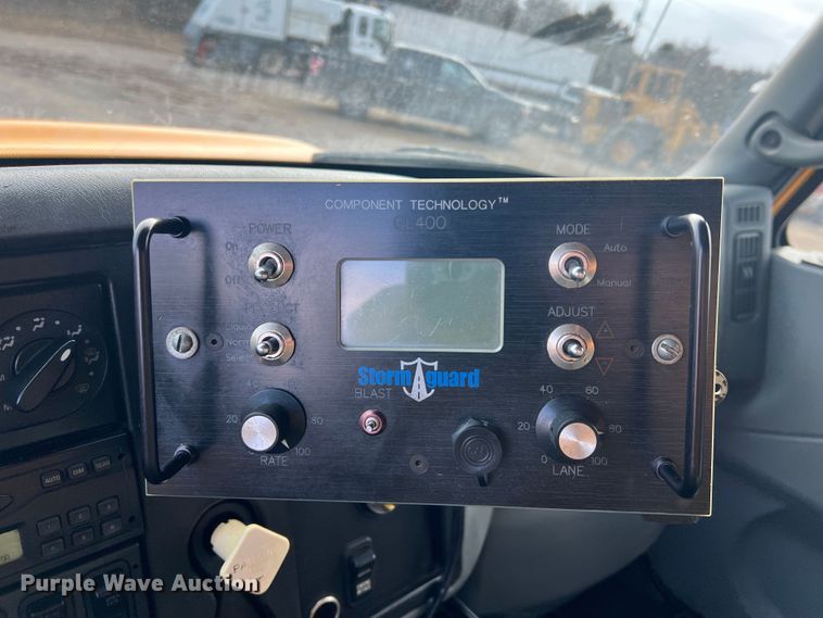 image for item MM9088 2006 International 7400  dump truck