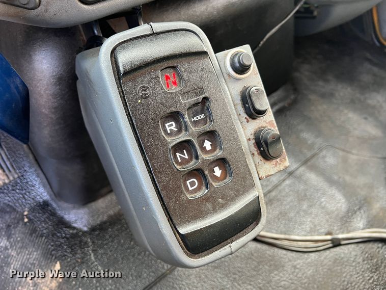 image for item MM9088 2006 International 7400  dump truck