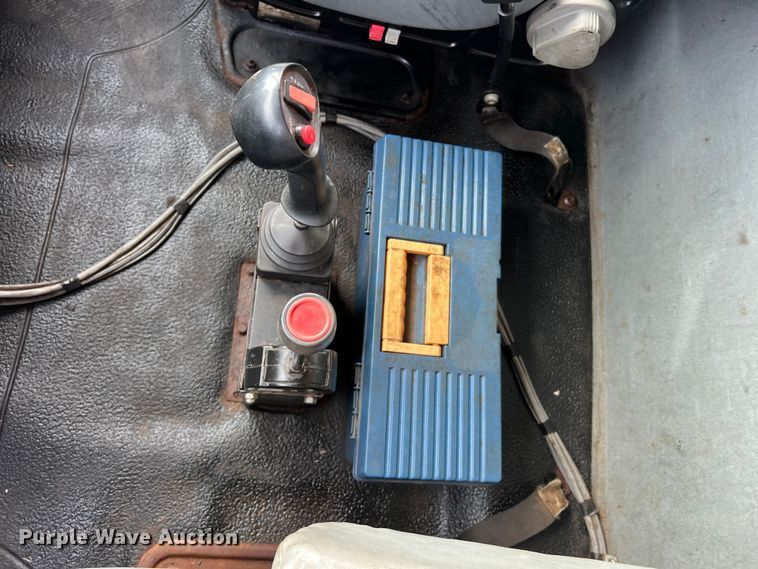 image for item MM9088 2006 International 7400  dump truck