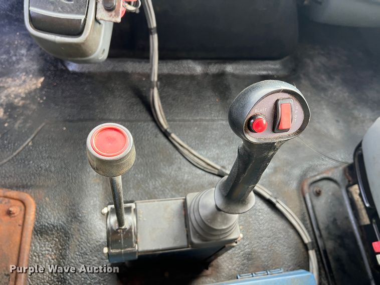 image for item MM9088 2006 International 7400  dump truck