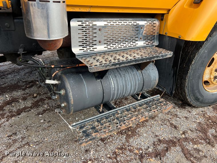 image for item MM9088 2006 International 7400  dump truck