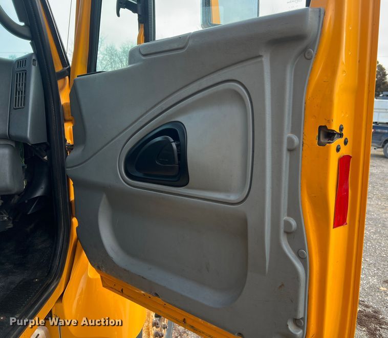 image for item MM9088 2006 International 7400  dump truck