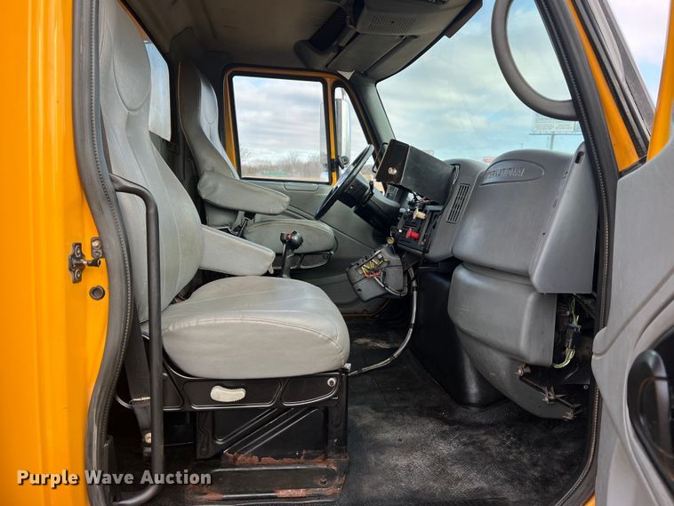 image for item MM9088 2006 International 7400  dump truck