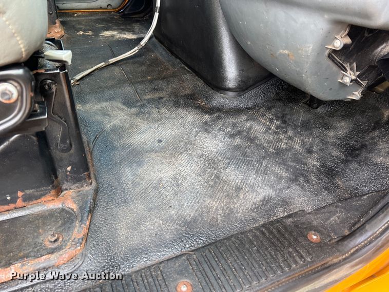 image for item MM9088 2006 International 7400  dump truck