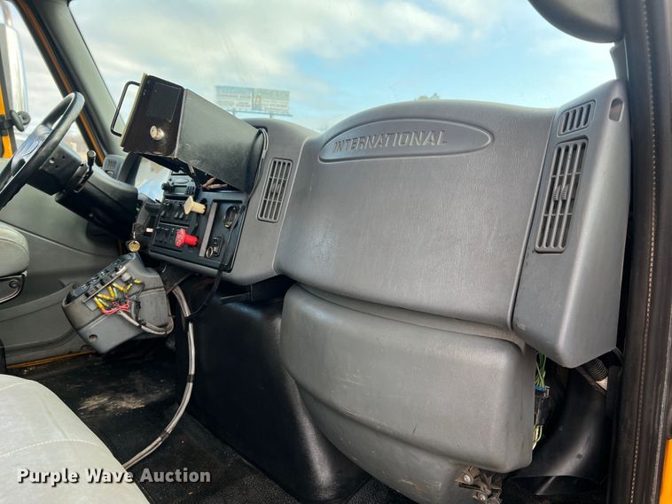 image for item MM9088 2006 International 7400  dump truck