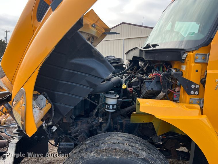 image for item MM9088 2006 International 7400  dump truck