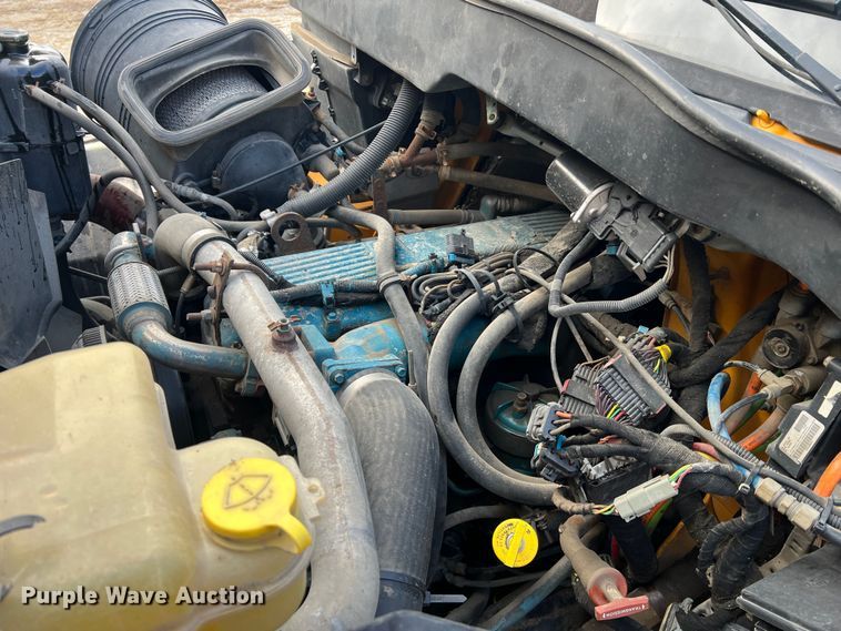 image for item MM9088 2006 International 7400  dump truck